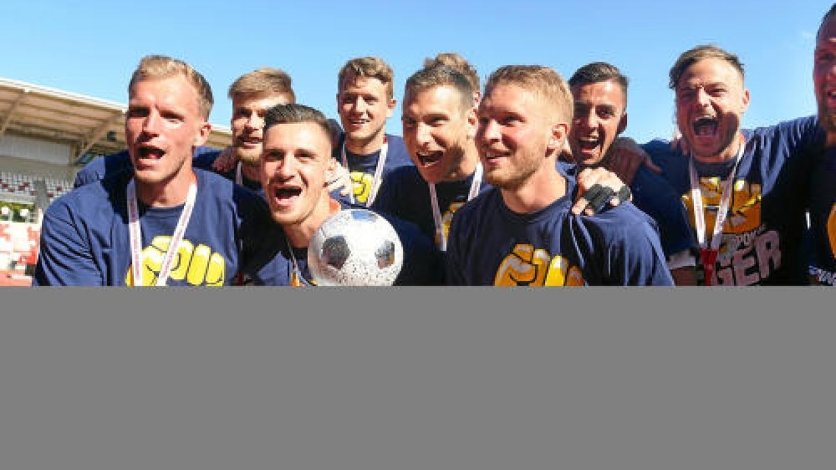 Landespokalfinale BSG Wismut Gera - FC Carl Zeiss Jena 0:5 Die Mannschaft bedankt sich bei den 300 Jenaer Fans, die ihr Team unterstützt haben.