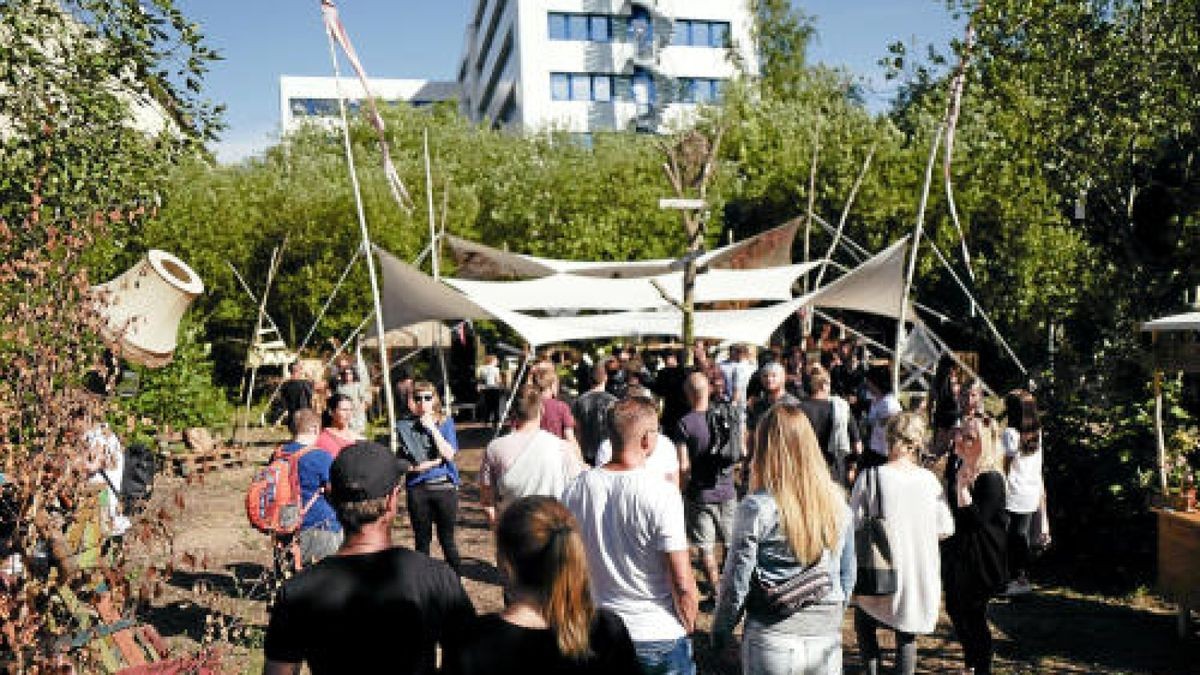 Mit der Fete de la Musique wird alljährlich am 21. Juni der Sommer in Erfurt begrüßt. Foto: Jörg Carstensen/dpa