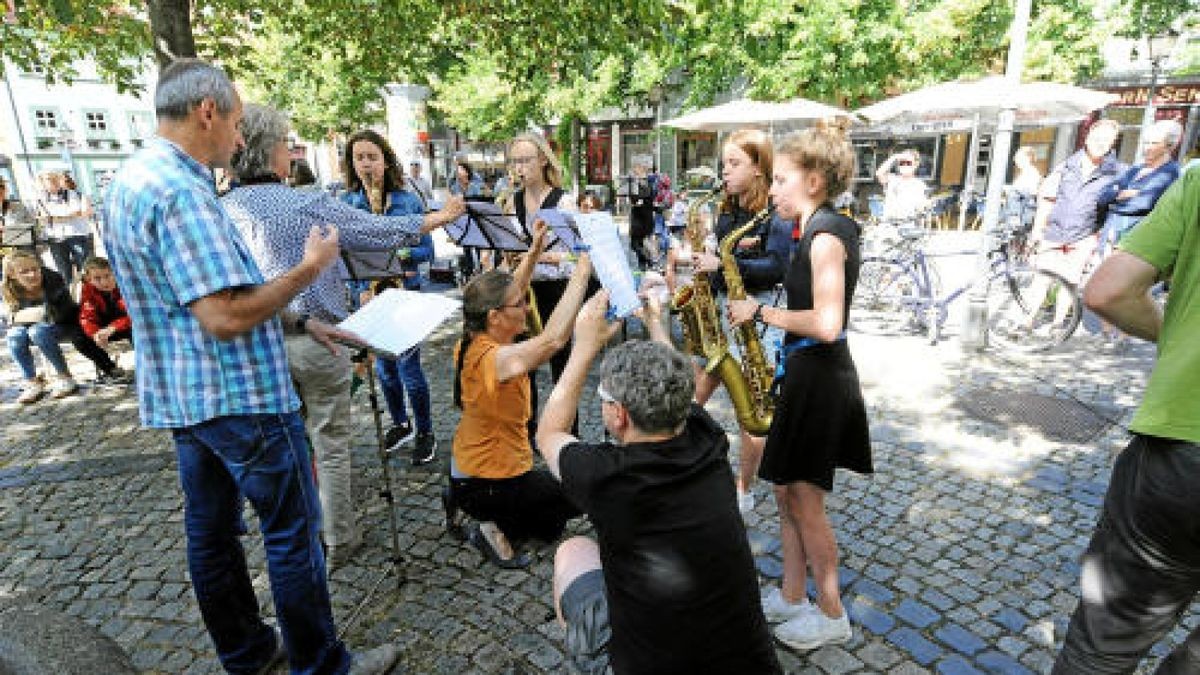 Die Fete de la Musique zog am Donnerstag tausende Besucher in die Erfurter Innenstadt. Foto: Marco Schmidt