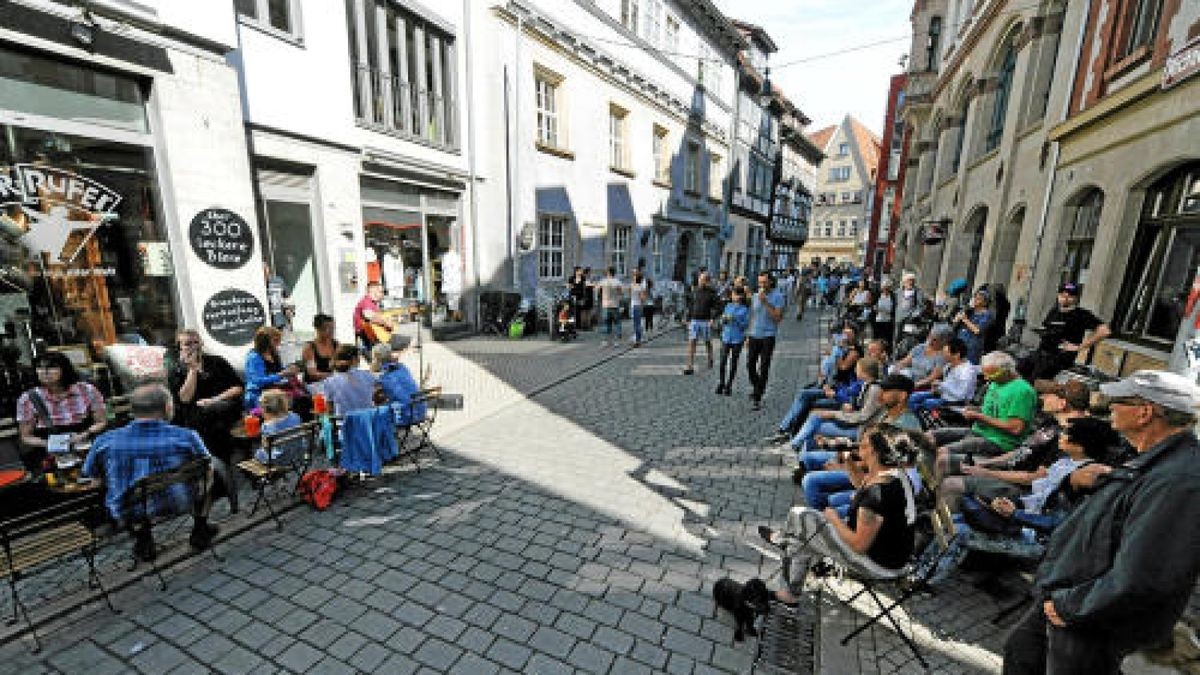 Die Fete de la Musique zog am Donnerstag tausende Besucher in die Erfurter Innenstadt. Foto: Marco Schmidt