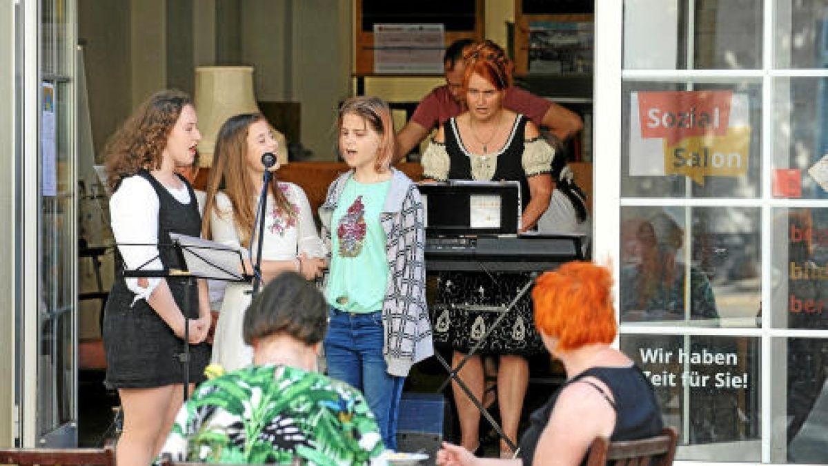 Die Fete de la Musique zog am Donnerstag tausende Besucher in die Erfurter Innenstadt. Foto: Marco Schmidt