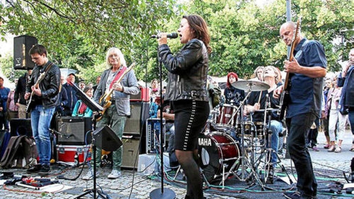 Die Fete de la Musique zog am Donnerstag tausende Besucher in die Erfurter Innenstadt. Foto: Norman Börner