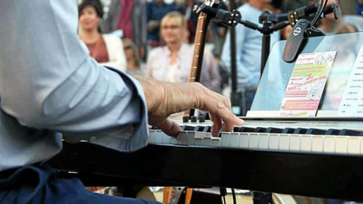 Die Fete de la Musique zog am Donnerstag tausende Besucher in die Erfurter Innenstadt. Foto: Norman Börner