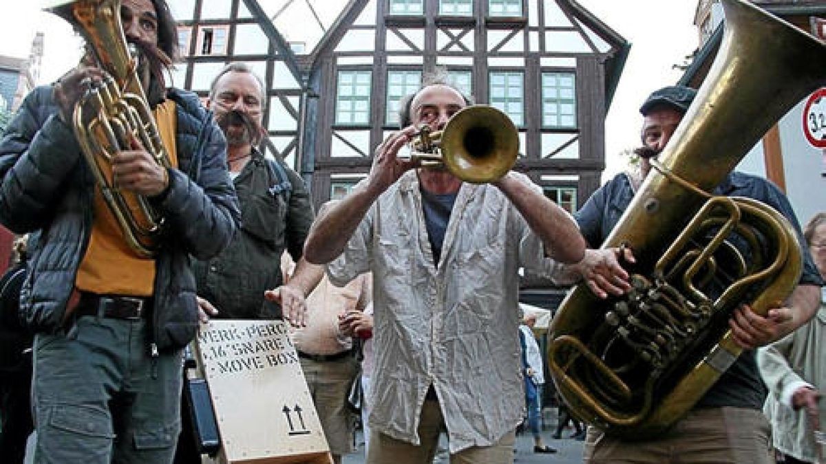 Die Fete de la Musique zog am Donnerstag tausende Besucher in die Erfurter Innenstadt. Foto: Norman Börner