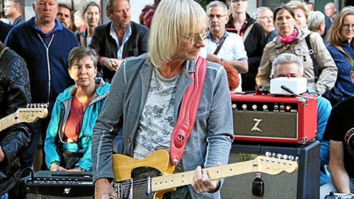 Die Fete de la Musique zog am Donnerstag tausende Besucher in die Erfurter Innenstadt. Foto: Norman Börner