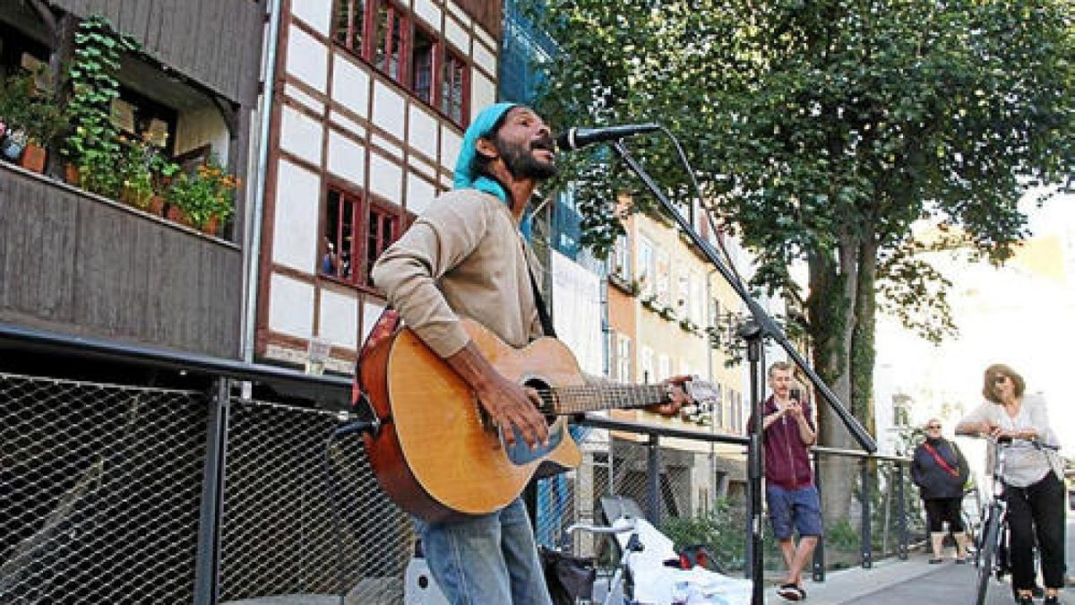 Die Fete de la Musique zog am Donnerstag tausende Besucher in die Erfurter Innenstadt. Foto: Norman Börner