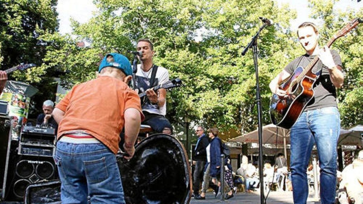 Die Fete de la Musique zog am Donnerstag tausende Besucher in die Erfurter Innenstadt. Foto: Norman Börner