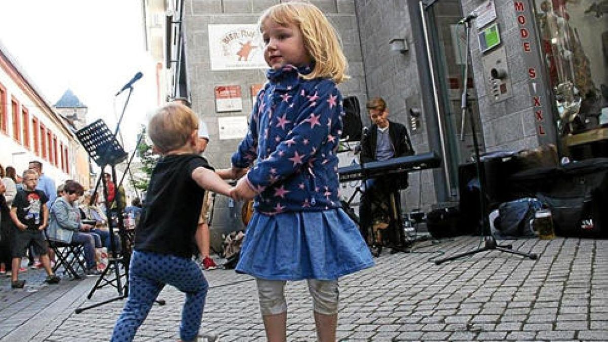 Die Fete de la Musique zog am Donnerstag tausende Besucher in die Erfurter Innenstadt. Foto: Norman Börner