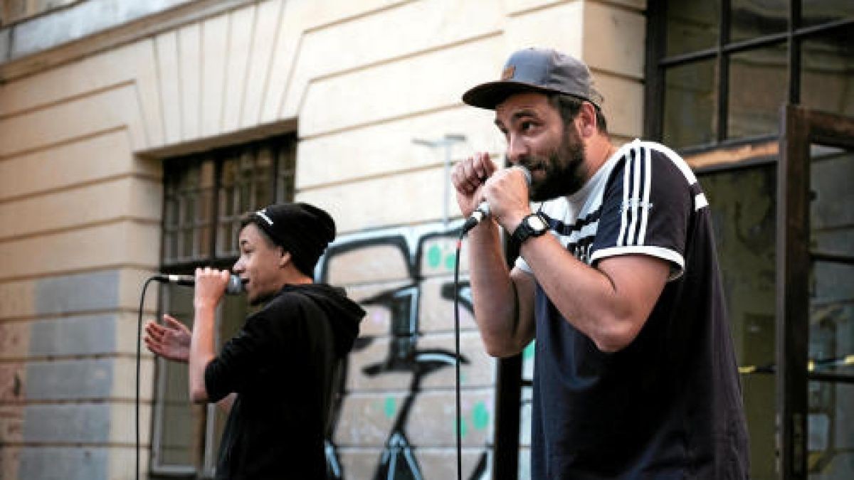 Fete de la Musique in der Erfurter Innenstadt mit Captain Capa auf dem Dach der Engelsburg, Mbp und Magma im Kulturquartier, Chameleon Walk am Domplatz und vielen anderen. Foto: Frank Karmeyer