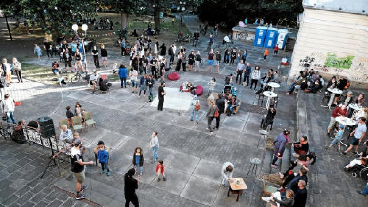 Fete de la Musique in der Erfurter Innenstadt mit Captain Capa auf dem Dach der Engelsburg, Mbp und Magma im Kulturquartier, Chameleon Walk am Domplatz und vielen anderen. Foto: Frank Karmeyer