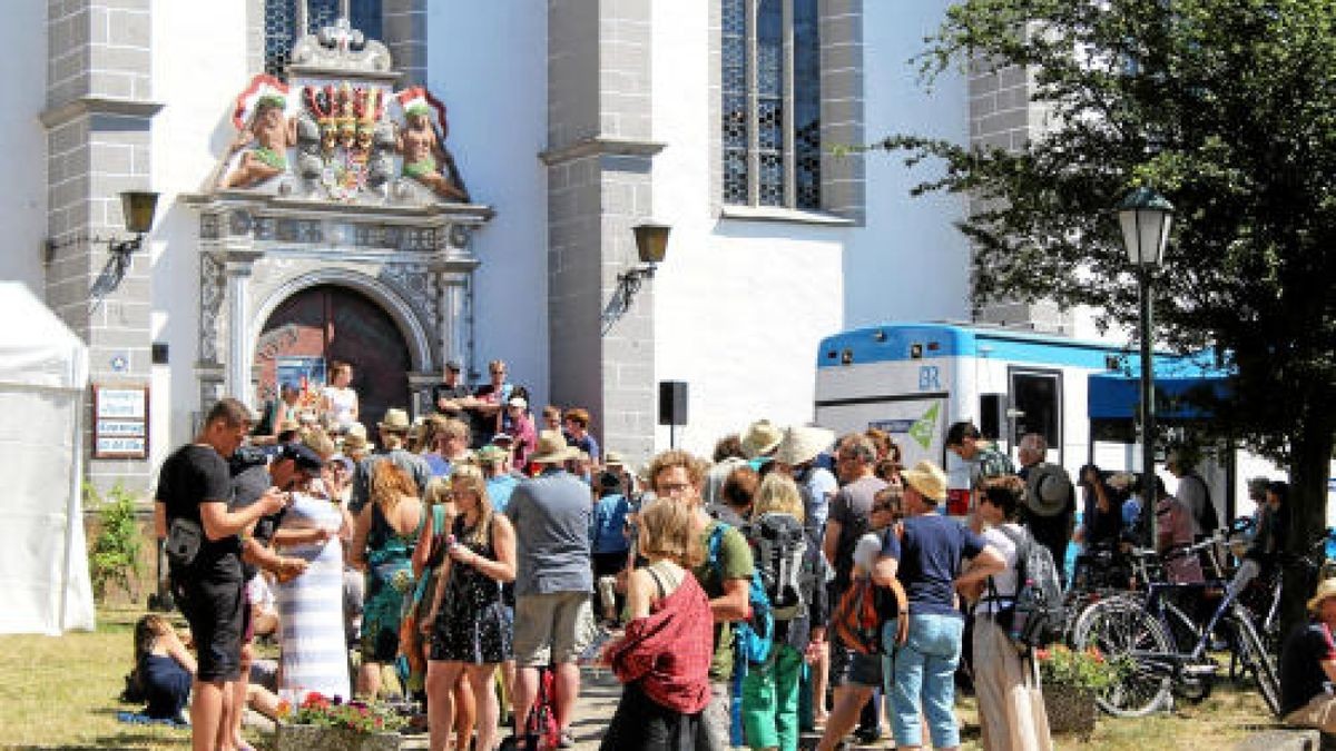 Rudolstadt-Festival 2018: Zehntausende Gäste feiern wie jedes Jahr am ersten Juli-Wochenende mit Künstlern aus aller Welt ein friedliches Fest. Hier die Eindrücke, die unsere Reporter sammeln konnen, in einer Bilderschau.