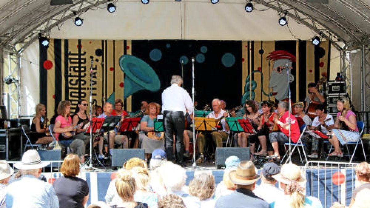 Rudolstadt-Festival 2018: Zehntausende Gäste feiern wie jedes Jahr am ersten Juli-Wochenende mit Künstlern aus aller Welt ein friedliches Fest. Hier die Eindrücke, die unsere Reporter sammeln konnen, in einer Bilderschau.