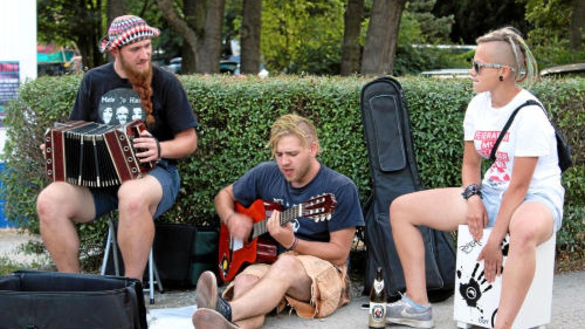 Rudolstadt-Festival 2018: Zehntausende Gäste feiern wie jedes Jahr am ersten Juli-Wochenende mit Künstlern aus aller Welt ein friedliches Fest. Hier die Eindrücke, die unsere Reporter sammeln konnen, in einer Bilderschau.