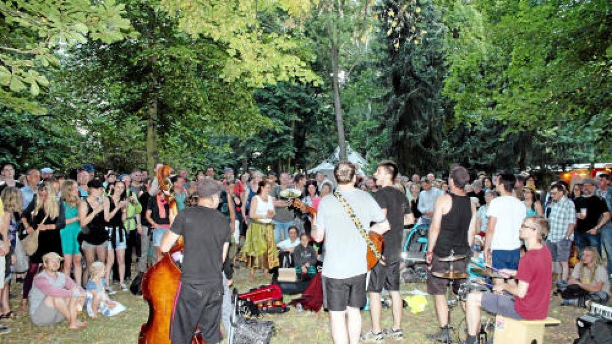 Rudolstadt-Festival 2018: Zehntausende Gäste feiern wie jedes Jahr am ersten Juli-Wochenende mit Künstlern aus aller Welt ein friedliches Fest. Hier die Eindrücke, die unsere Reporter sammeln konnen, in einer Bilderschau.