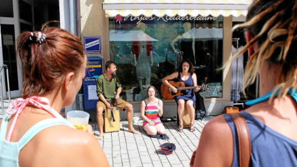 Rudolstadt-Festival 2018: Zehntausende Gäste feiern wie jedes Jahr am ersten Juli-Wochenende mit Künstlern aus aller Welt ein friedliches Fest. Hier die Eindrücke, die unsere Reporter sammeln konnen, in einer Bilderschau.