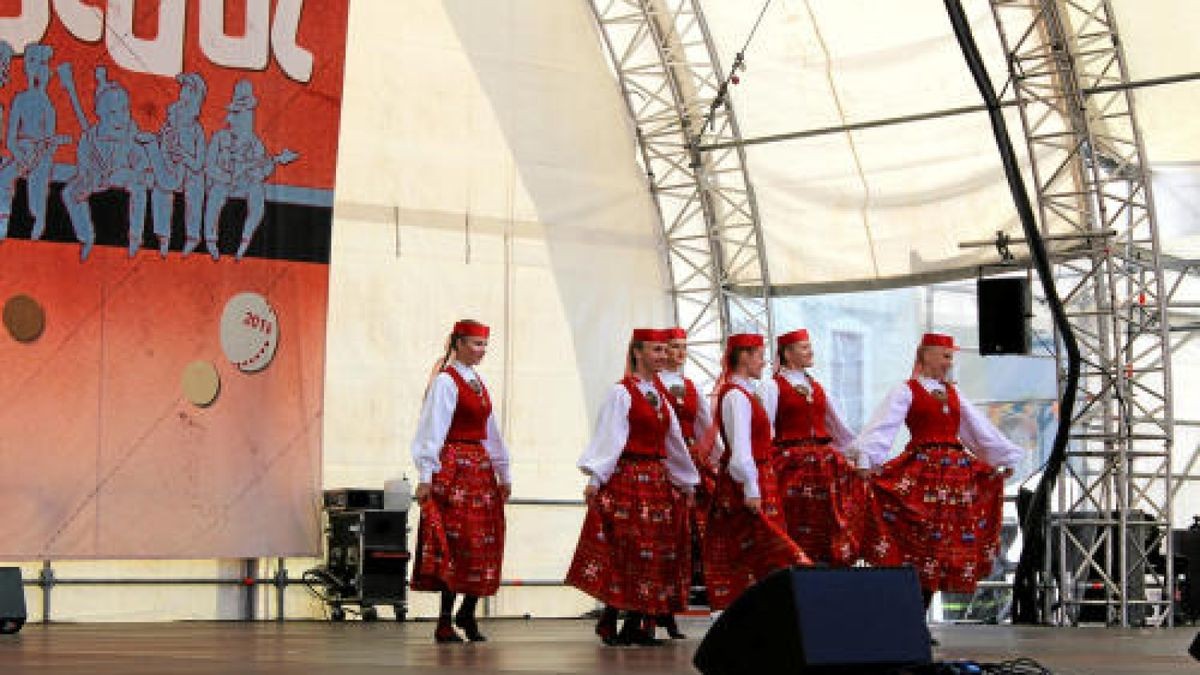 Rudolstadt-Festival 2018: Zehntausende Gäste feiern wie jedes Jahr am ersten Juli-Wochenende mit Künstlern aus aller Welt ein friedliches Fest. Hier die Eindrücke, die unsere Reporter sammeln konnen, in einer Bilderschau.