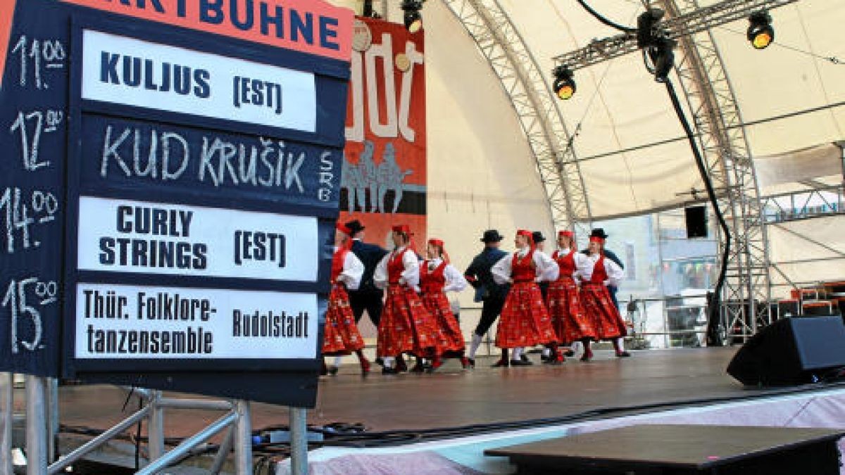 Rudolstadt-Festival 2018: Zehntausende Gäste feiern wie jedes Jahr am ersten Juli-Wochenende mit Künstlern aus aller Welt ein friedliches Fest. Hier die Eindrücke, die unsere Reporter sammeln konnen, in einer Bilderschau.