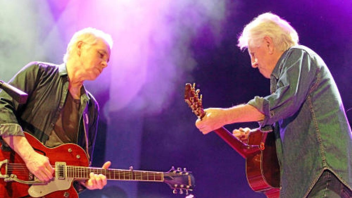 Graham Nash spielt und singt vor Tausenden Zuhörern im Heinepark.