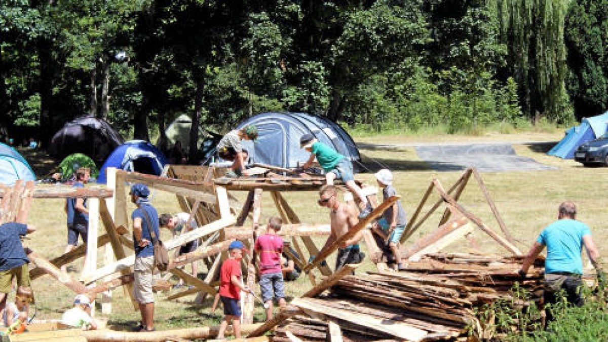 Rudolstadt-Festival 2018: Zehntausende Gäste feiern wie jedes Jahr am ersten Juli-Wochenende mit Künstlern aus aller Welt ein friedliches Fest. Hier die Eindrücke, die unsere Reporter sammeln konnen, in einer Bilderschau.