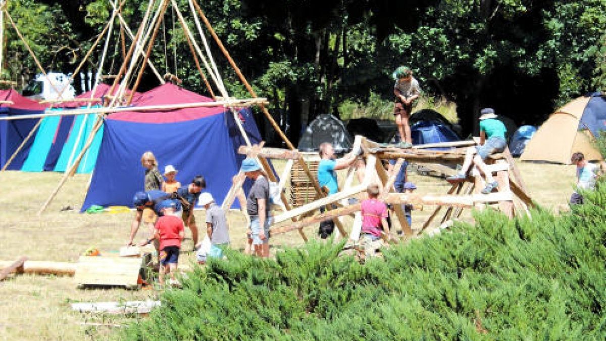 Rudolstadt-Festival 2018: Zehntausende Gäste feiern wie jedes Jahr am ersten Juli-Wochenende mit Künstlern aus aller Welt ein friedliches Fest. Hier die Eindrücke, die unsere Reporter sammeln konnen, in einer Bilderschau.