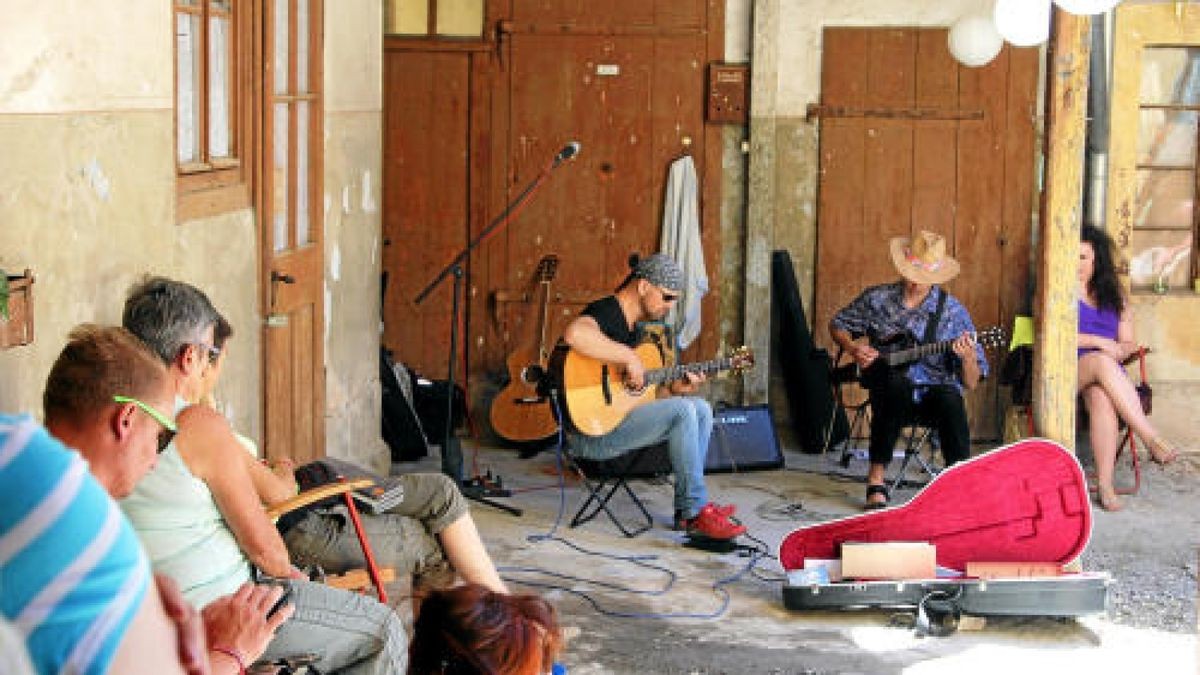 Rudolstadt-Festival 2018: Zehntausende Gäste feiern wie jedes Jahr am ersten Juli-Wochenende mit Künstlern aus aller Welt ein friedliches Fest. Hier die Eindrücke, die unsere Reporter sammeln konnen, in einer Bilderschau.