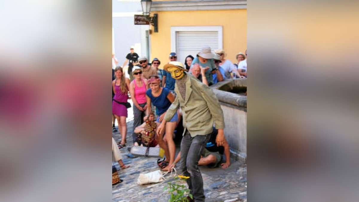 Rudolstadt-Festival 2018: Zehntausende Gäste feiern wie jedes Jahr am ersten Juli-Wochenende mit Künstlern aus aller Welt ein friedliches Fest. Hier die Eindrücke, die unsere Reporter sammeln konnen, in einer Bilderschau.