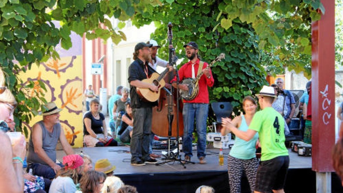 Rudolstadt-Festival 2018: Zehntausende Gäste feiern wie jedes Jahr am ersten Juli-Wochenende mit Künstlern aus aller Welt ein friedliches Fest. Hier die Eindrücke, die unsere Reporter sammeln konnen, in einer Bilderschau.