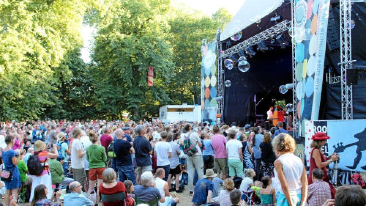 Rudolstadt-Festival 2018: Zehntausende Gäste feiern wie jedes Jahr am ersten Juli-Wochenende mit Künstlern aus aller Welt ein friedliches Fest. Hier die Eindrücke, die unsere Reporter sammeln konnen, in einer Bilderschau.