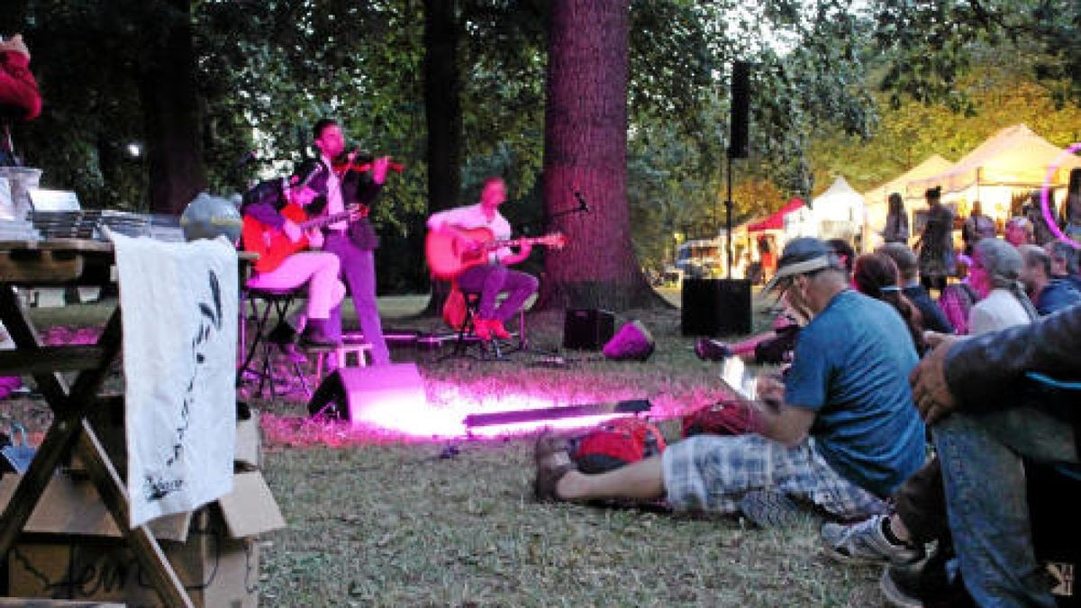 Rudolstadt-Festival 2018: Zehntausende Gäste feiern wie jedes Jahr am ersten Juli-Wochenende mit Künstlern aus aller Welt ein friedliches Fest. Hier die Eindrücke, die unsere Reporter sammeln konnen, in einer Bilderschau.