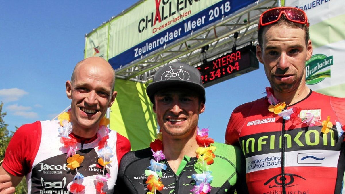 Martin Gebhard (Mitte) gewinnt vor Thomas Kerner (li.) und Jens Roth.