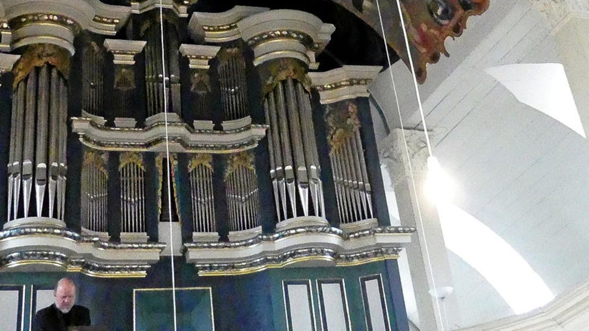 Kantor Istvan Fülöp spielte gestern die Volcklandorgel in Bindersleben.