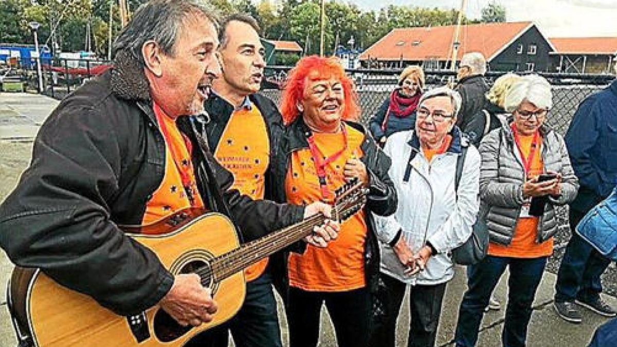 Weimarer Bürgerreise 2018, vor der Abfahrt zur Bootsfahrt in Leeuwarden. Foto: Brigitte Zöllner