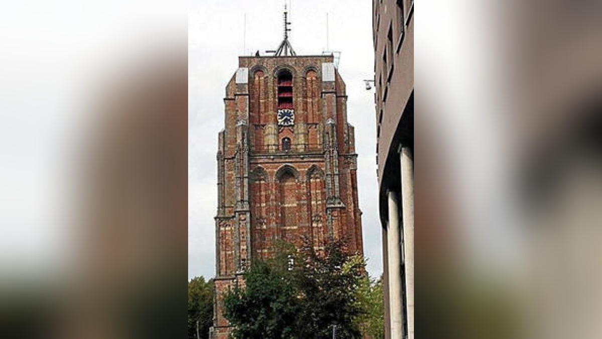 Weimarer Bürgerreise 2018, der schiefe Turm von Leeuwarden. Foto: Brigitte Zöllner