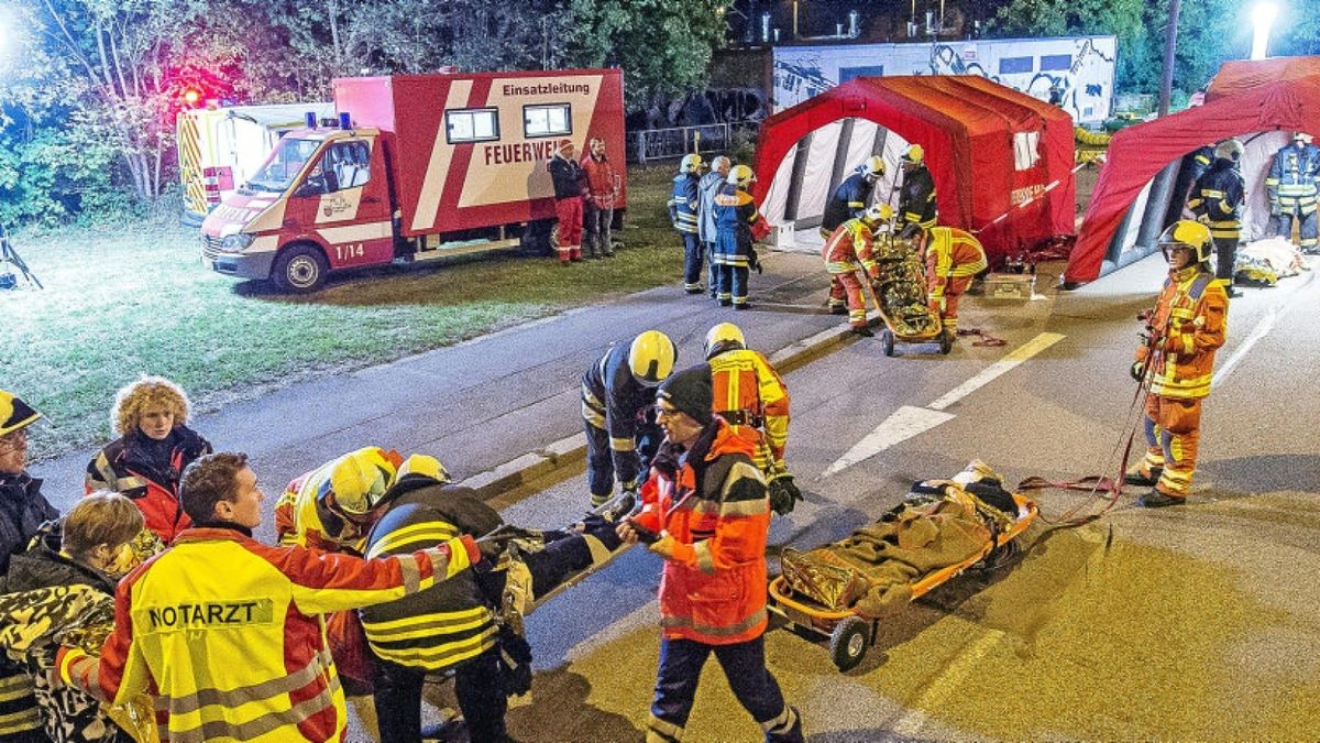 In der Nacht zum Sonntag wurde am Erfurter Hauptbahnhof der Ernstfall geprobt.