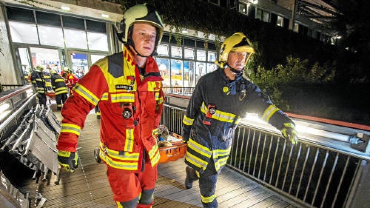 In der Nacht zum Sonntag gab es am Erfurter Hauptbahnhof eine Großübung. Knapp 600 Rettungskräfte simulierten den Einsatz nach einem Anschlag. Foto: Marcus Scheidel