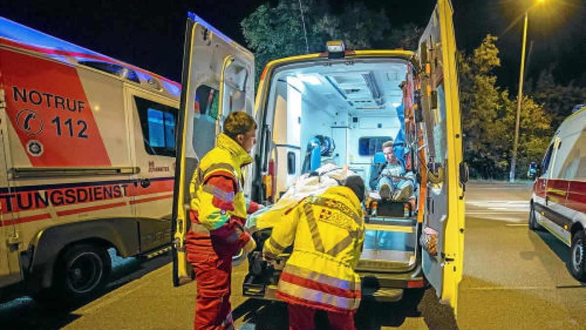 In der Nacht zum Sonntag gab es am Erfurter Hauptbahnhof eine Großübung. Knapp 600 Rettungskräfte simulierten den Einsatz nach einem Anschlag. Foto: Marcus Scheidel