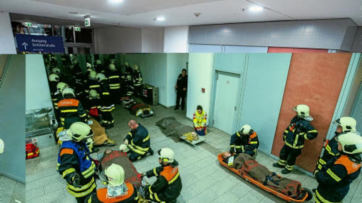 In der Nacht zum Sonntag gab es am Erfurter Hauptbahnhof eine Großübung. Knapp 600 Rettungskräfte simulierten den Einsatz nach einem Anschlag. Foto: Marcus Scheidel