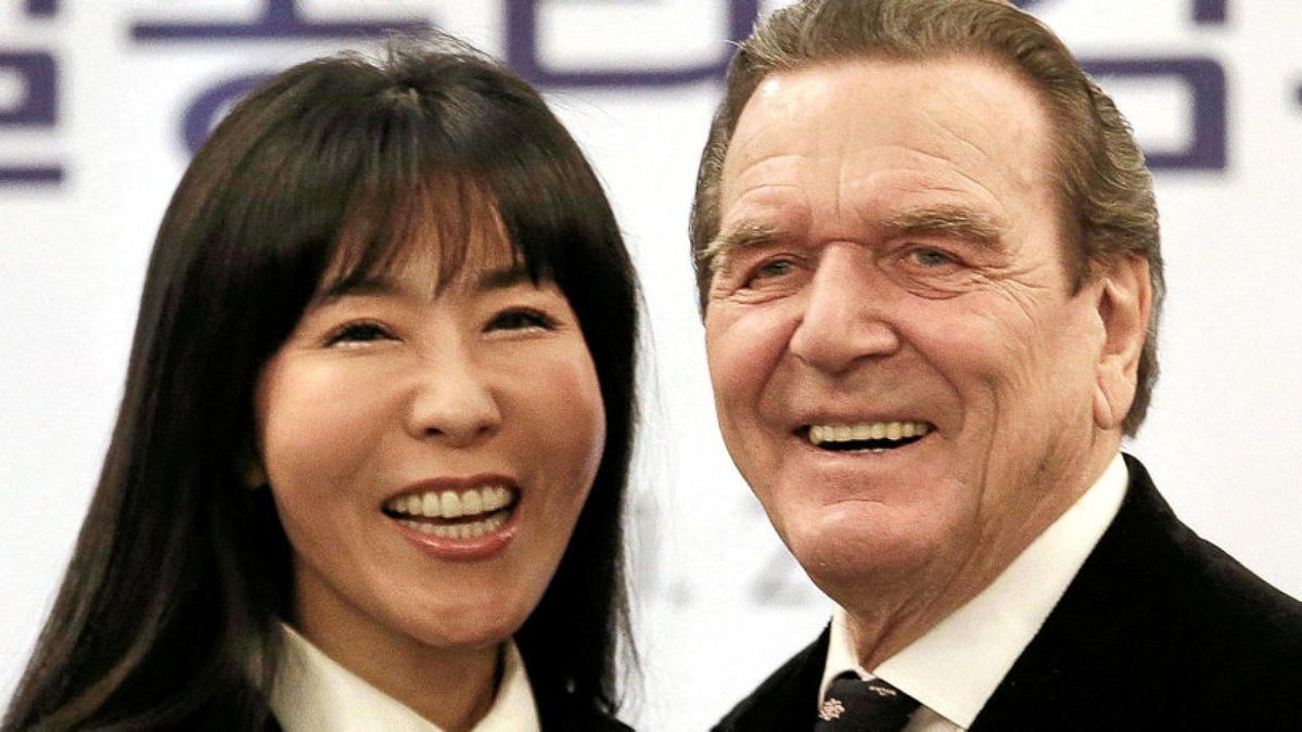 Altbundeskanzler Gerhard Schröder und seine Frau Soyeon Kim kommen auf ihrer Hochzeitsreise nach Thüringen.