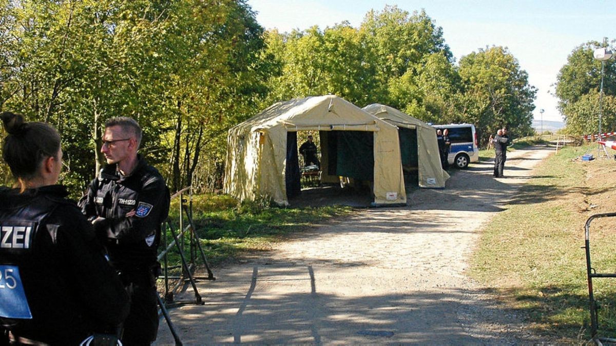 Über diesen Feldweg sollten die Konzertbesucher auf das Gelände auf dem Hügel zwischen Magdala und Kleinschwabhausen laufen. Die Stadt bekam in letzter Sekunde Recht mit ihrem Einwand, der Weg sei nicht gewidmet und damit nicht öffentlich nutzbar.