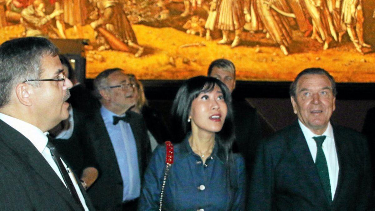 Altbundeskanzler Gerhard Schröder und seine Frau Soyeon Schröder-Kim besuchten auf ihrer Hochzeitsreise gestern das Panorama-Museum in Bad Frankenhausen.