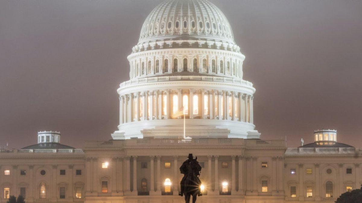 Blick auf das Kapitol in Washington. Bei den Kongresswahlen (Midterms) in den USA haben die Demokraten die Mehrheit im Repräsentantenhaus gewonnen.