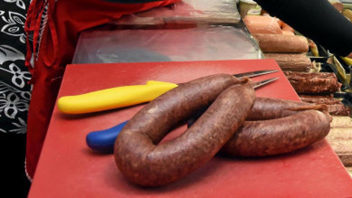 Wegen einer möglichen Salmonellengefahr gibt es eine Warnung vor dem Verzehr von Knackwurst aus Möhra. (Symbolfoto)