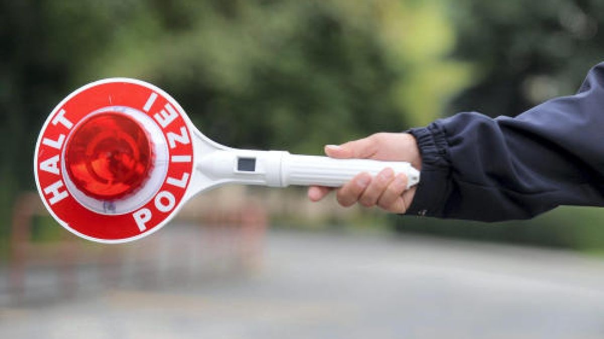 Am 16. Mai bot sich Polizisten bei einer Verkehrskontrolle in Pößneck ein ungewöhnliches Bild: In dem VW Golf saßen sechs Kinder auf der Rücksitzbank. Dem Fahrzeugführer wurde die Weiterfahrt untersagt. Vier Kinder wurden von den Polizisten nach Hause gebracht. Symbolfoto: Tino Zippel