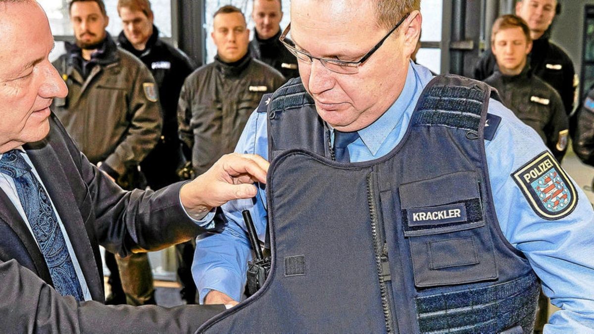 Nicht nur die Polizei, auch die Gerichtsvollzieher im Freistaat sollen Schutzwesten erhalten.