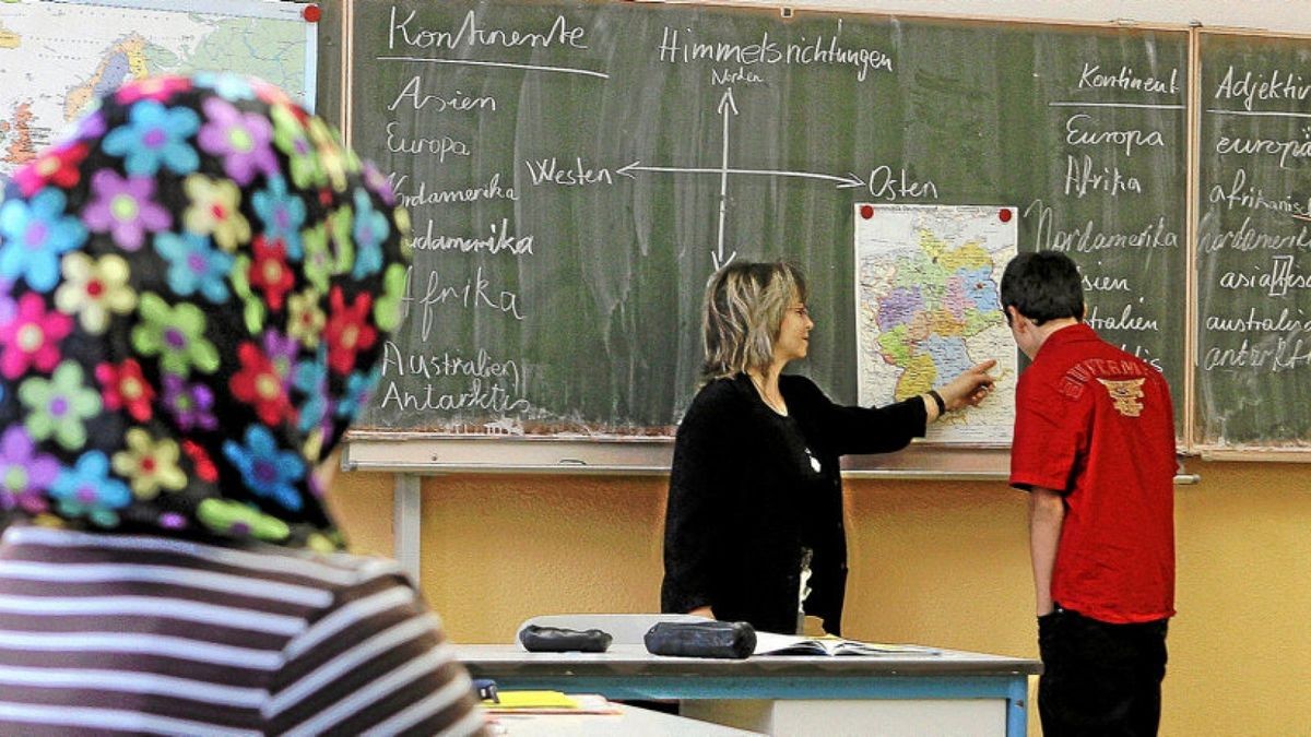 Schüler mit Migrationshintergrund im Deutschunterricht. Symbolfoto: Waltraud Grubitzsch/dpa