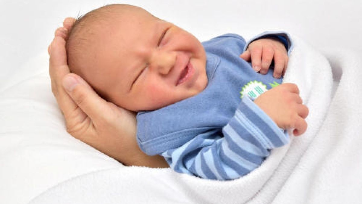 Jonas Walther kam am 27. Juni um 0:08 Uhr zur Welt. Er wog 3630 g und war 54 cm groß. Seine Eltern: Melanie und Thomas Walther aus Ilmenau freuen sich sehr. Foto: First Moment Chemnitz