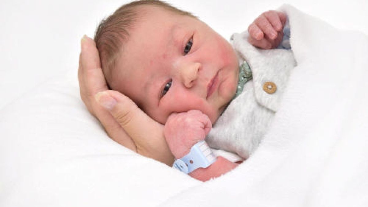 Mika-Jerome Adloff wurde am 20. Juni um 3:58 Uhr geboren. Er wog 3250 g und war 50 cm groß. Seine Eltern Melissa Adloff und Jeremy-Veit Seyfarth aus Arnstadt freuen sich sehr. Foto: First Moment Chemnitz