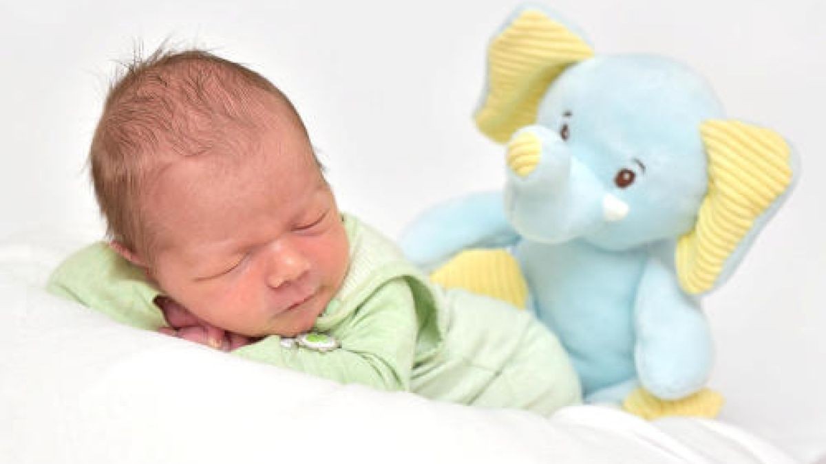 Felix Möller wurde am 13. Mai um 12:45 Uhr geboren. Er war 3750 g schwer und 52 cm groß. Seine Eltern Claudia und Sebastian Möller aus Dornheim freuen sich, dass er da ist. Foto: First Moment Chemnitz