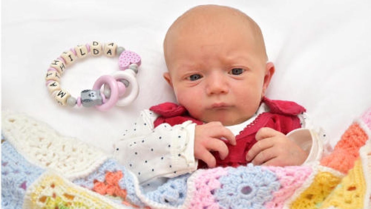 Mathilda Kellner kam am 18. April um 11:41 Uhr zur Welt. Sie wog 3370 g und war 53 cm groß. Ihre Eltern Stephanie Hoyer und Andreas Kellner aus Stadtilm freuen sich sehr. Foto: First Moment Chemnitz