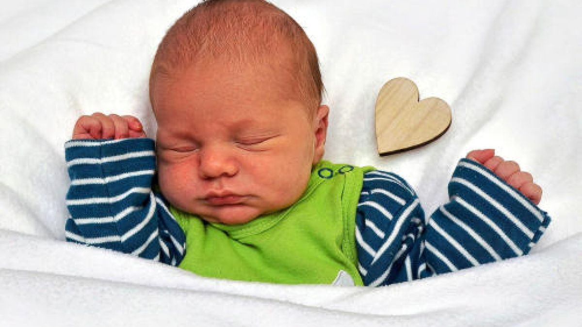 Marten Peter Degenhardt aus Arnstadt kam am 12. April um 7:55 Uhr zur Welt. Er wog 3440 g und war 50 cm groß. Seine Eltern Melanie und Christopher Degenhardt freuen sich sehr. Foto: First Moment Chemnitz